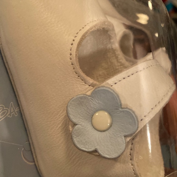 New in package baby shoes size 18 months - Picture 3 of 5